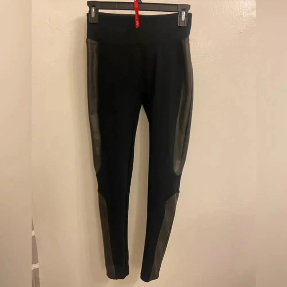 Spanx Panel Faux Leather Ponte Legging Black Size Extra Small - Picture 4 of 8